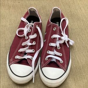 Converse Chuck Taylors low top size kids size 3